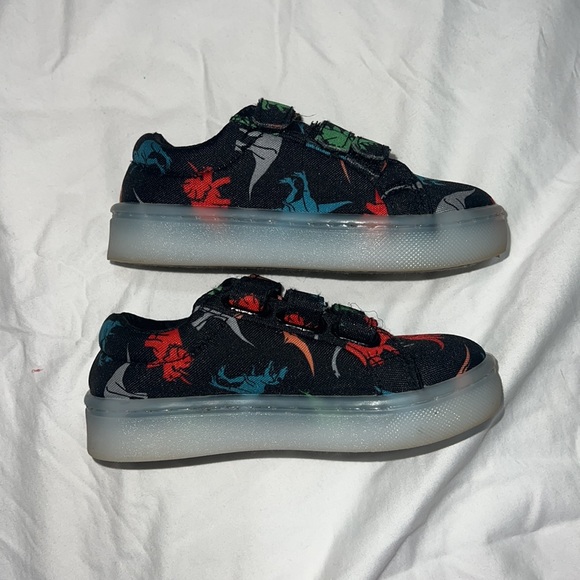 Little boys fab kids Velcro dinasour sneakers - Picture 3 of 5